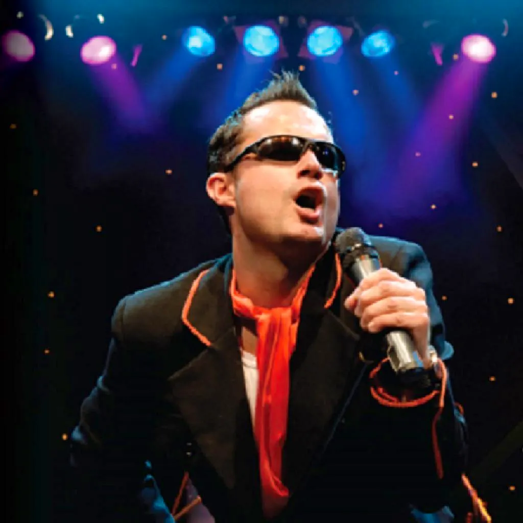 Lee Pashley&colon; Robbie Williams Tribute Artist