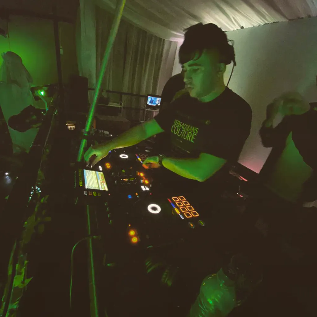 Ellis Stewart &lpar;UK&rpar;