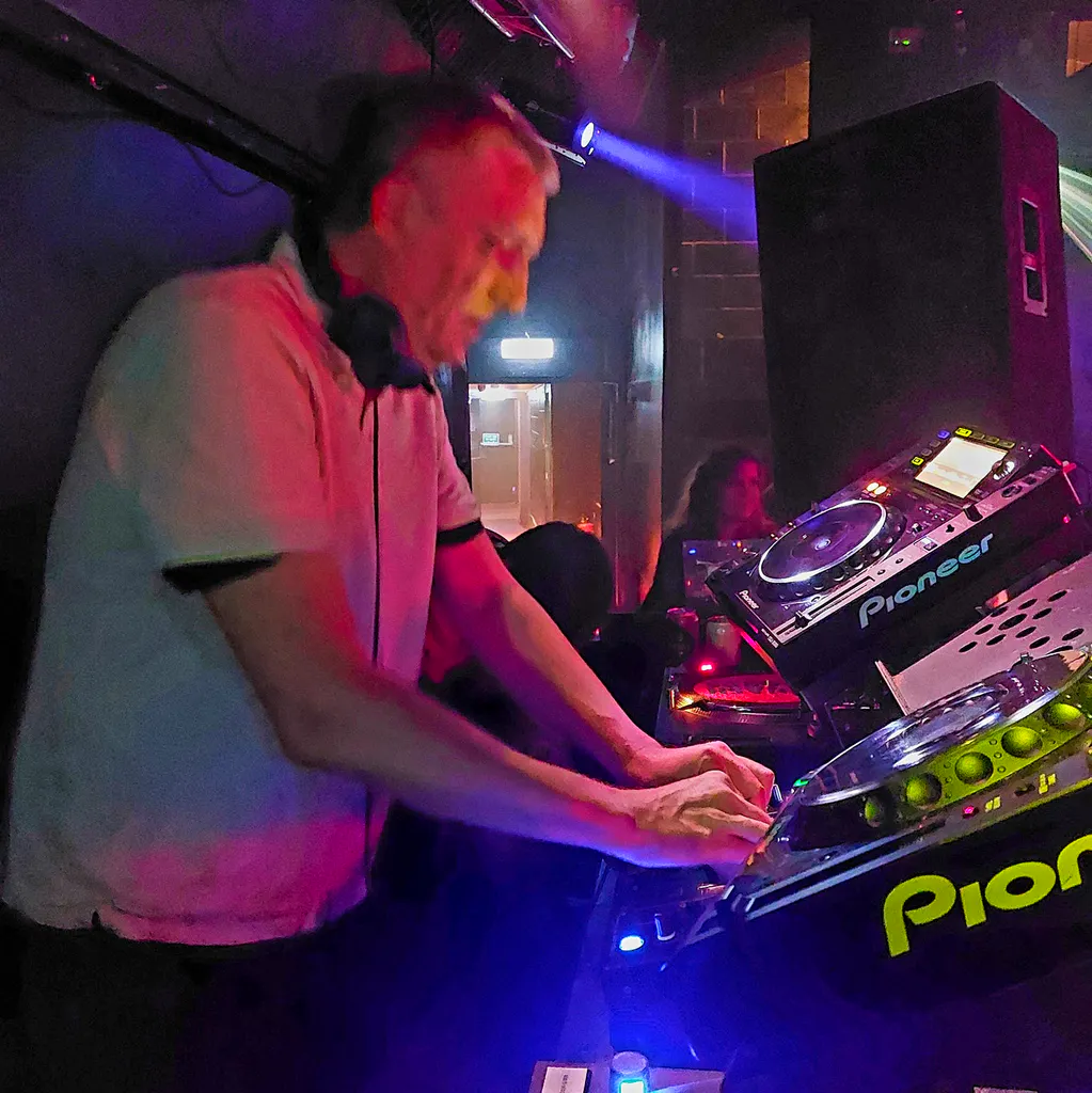 El Tel The Transcender