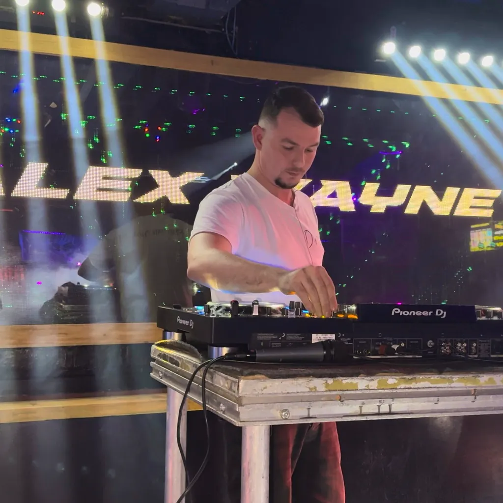 Alex Wayne