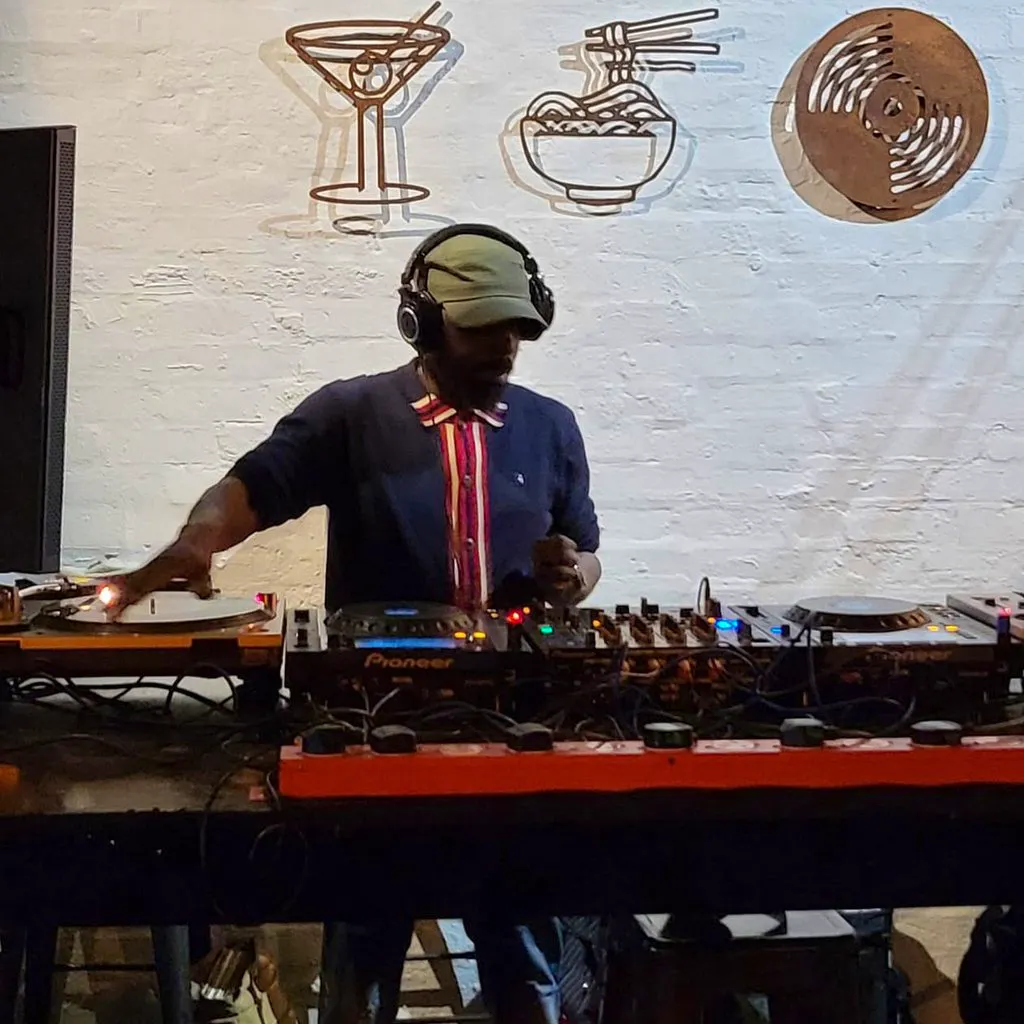 Levi Fleming &lpar; Levi &rpar;