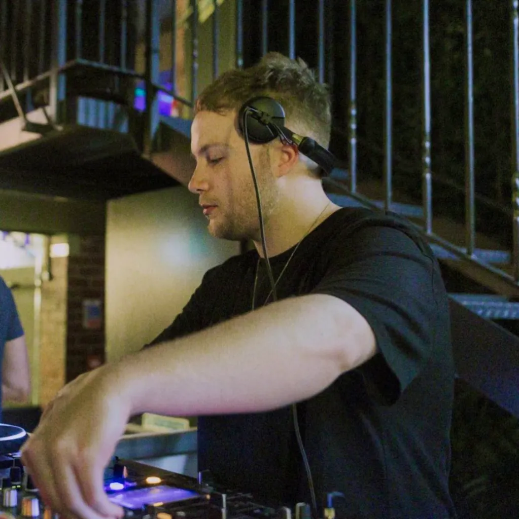 James Saunders &lpar;UK&rpar;