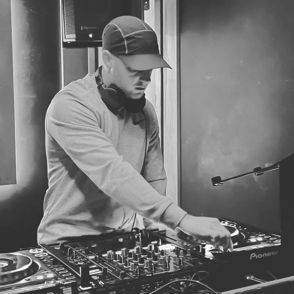 Kitch&comma; Dan Hodson