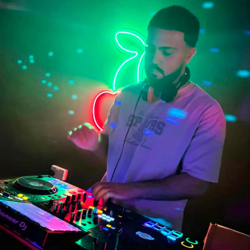 Carlo &lpar;DJ&rpar;