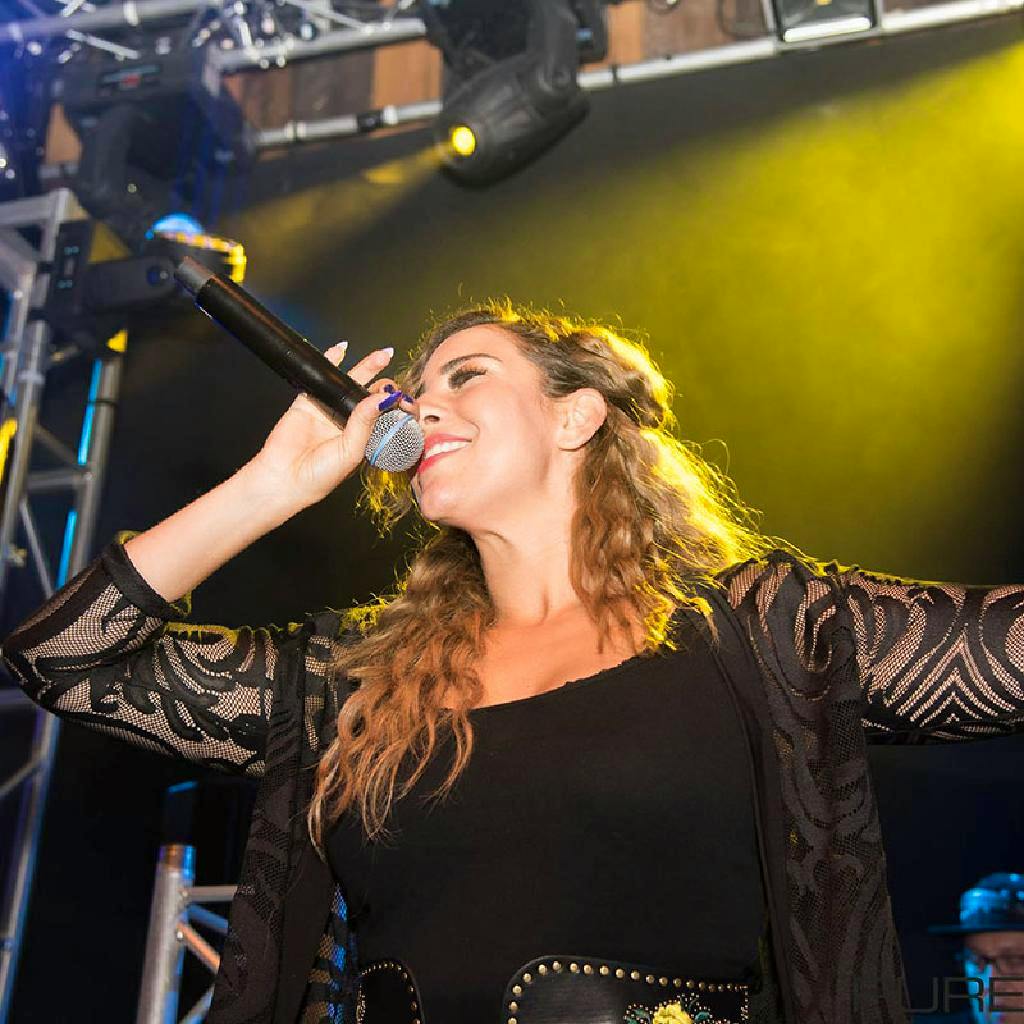 SWEET FEMALE ATTITUDE