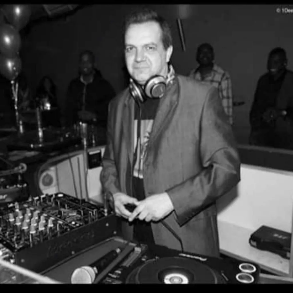 Robin Holland &lpar;Original Resident Belfry DJ&rpar;