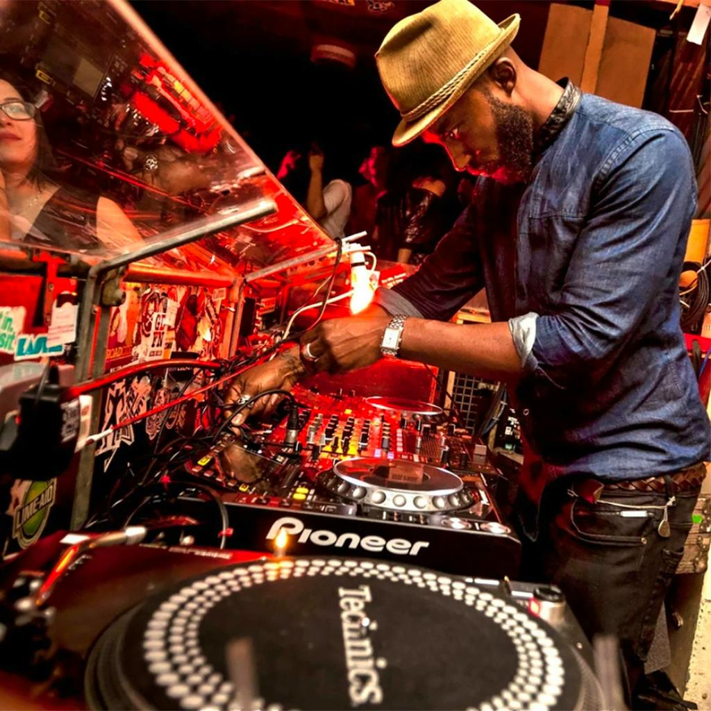 T&period;Roy on the SET