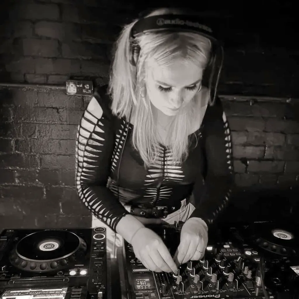 &nbsp;Alex&period;aubyn