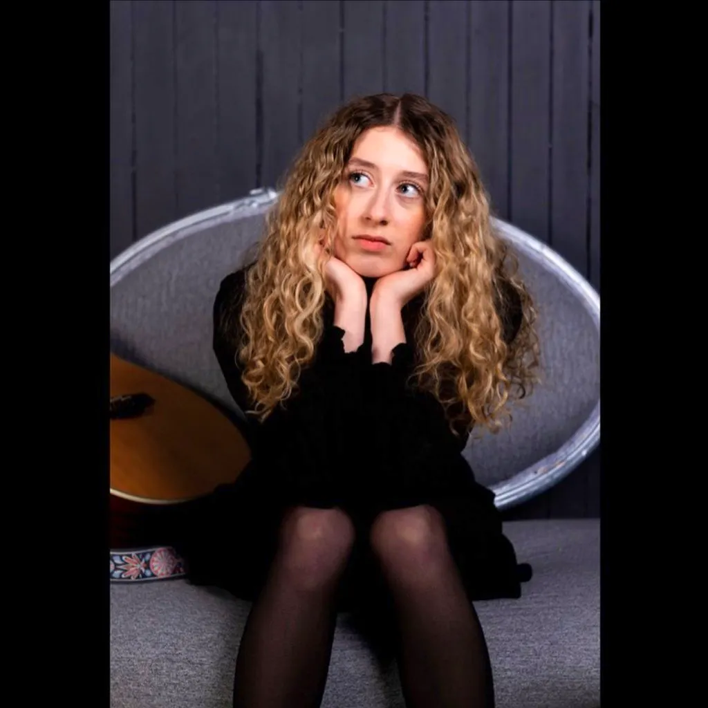 Niamh Morris&period;