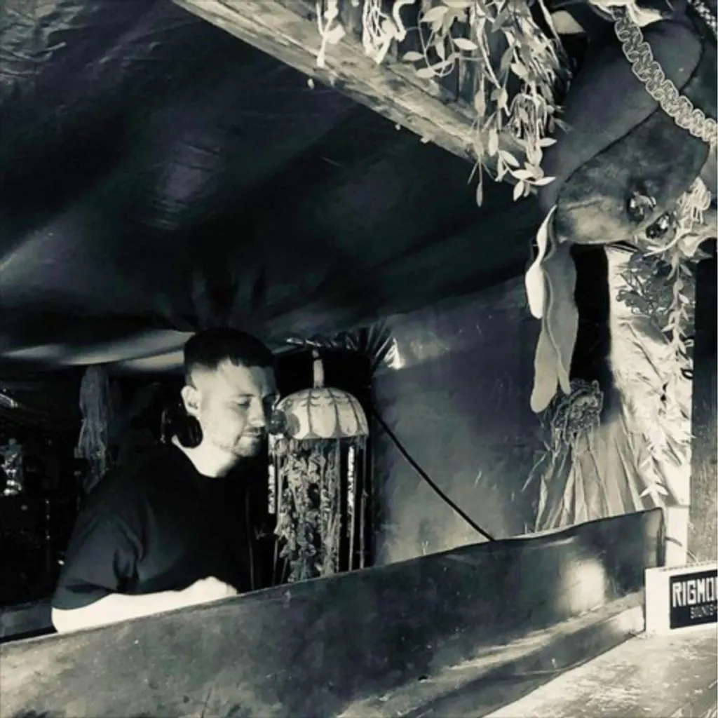 Charlie B &lpar;UK&rpar;