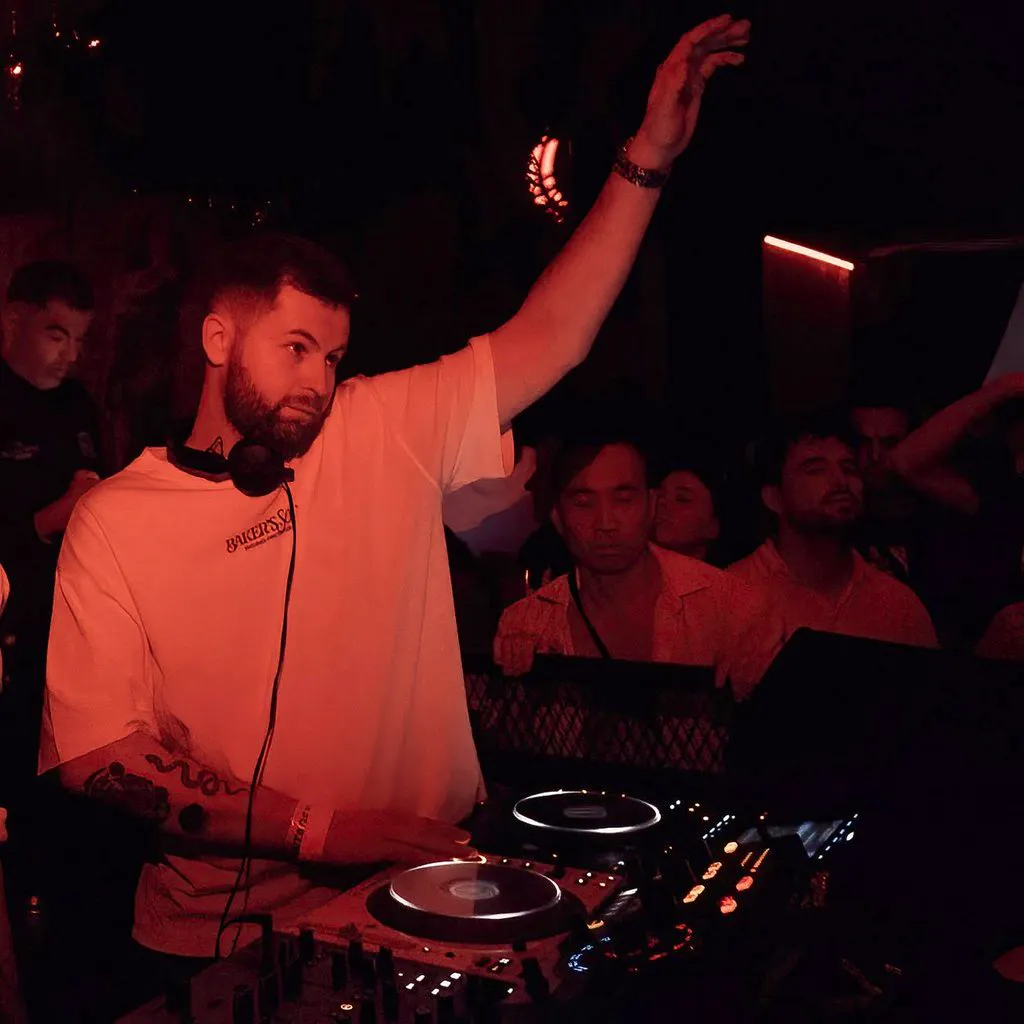 James Cooper &lpar;UK&rpar;