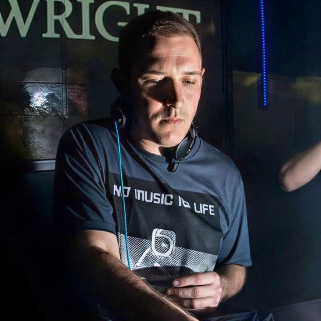 Nev Wright &lpar;DJ&rpar;