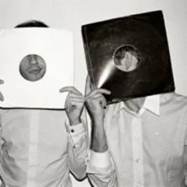 2 ManyDJs