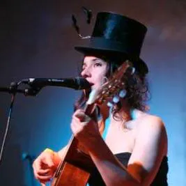 Kirsty Almeida & The Troubadours