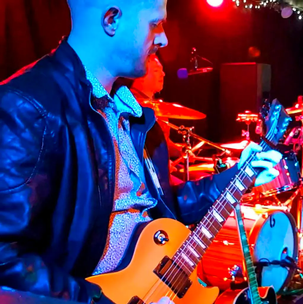 Chasing Rainbows &lpar;Shed Seven Tribute&rpar;