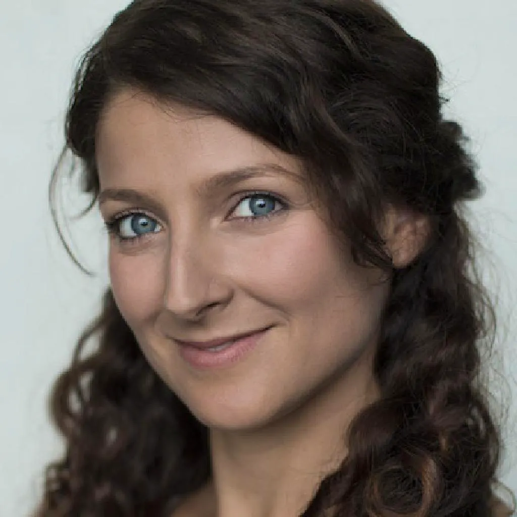 Elaine Hartley - COMP&Egrave;RE