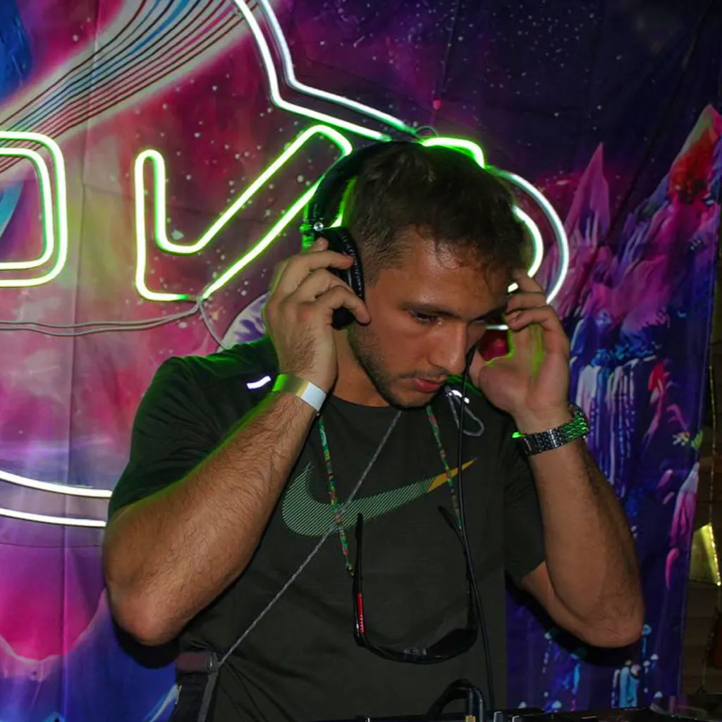 Levi Bailey &lpar; LIVE &rpar;