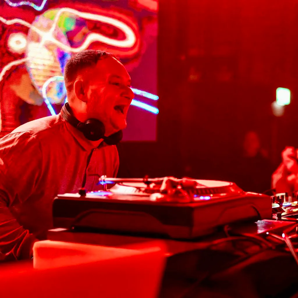 Danny Dee High on Hope