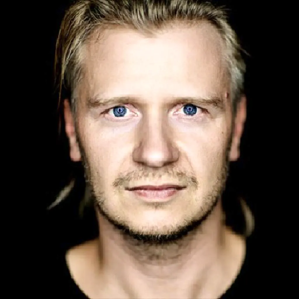 Alex Bau