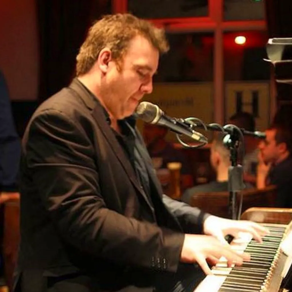 Martin Taylor - The Piano Man