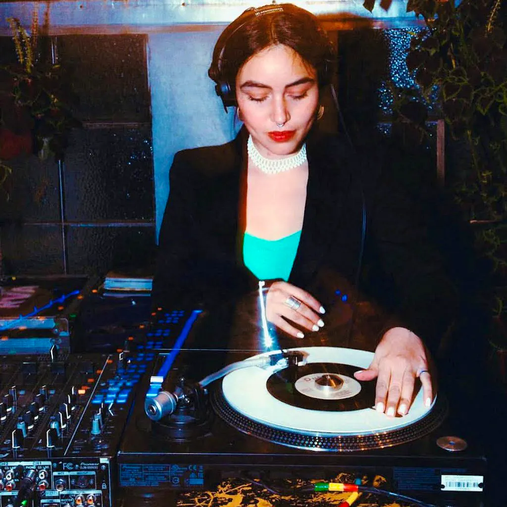 Cami Lay&eacute; Ok&uacute;n