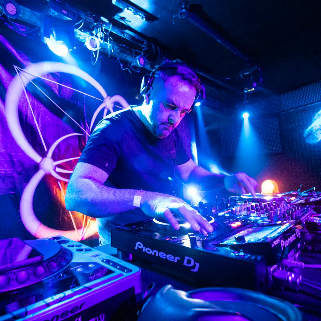 ROGUE &lpar;UK&rpar;