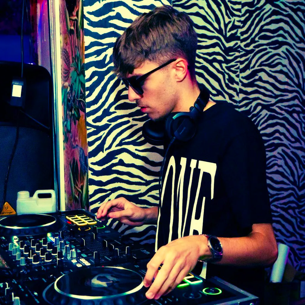 Reece Davies DJ