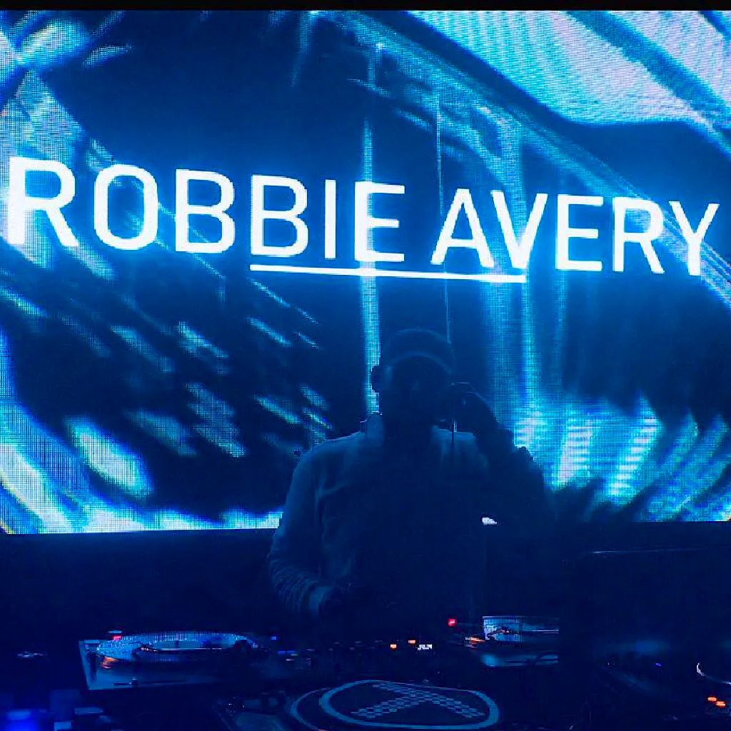 ROBBIE AVERY