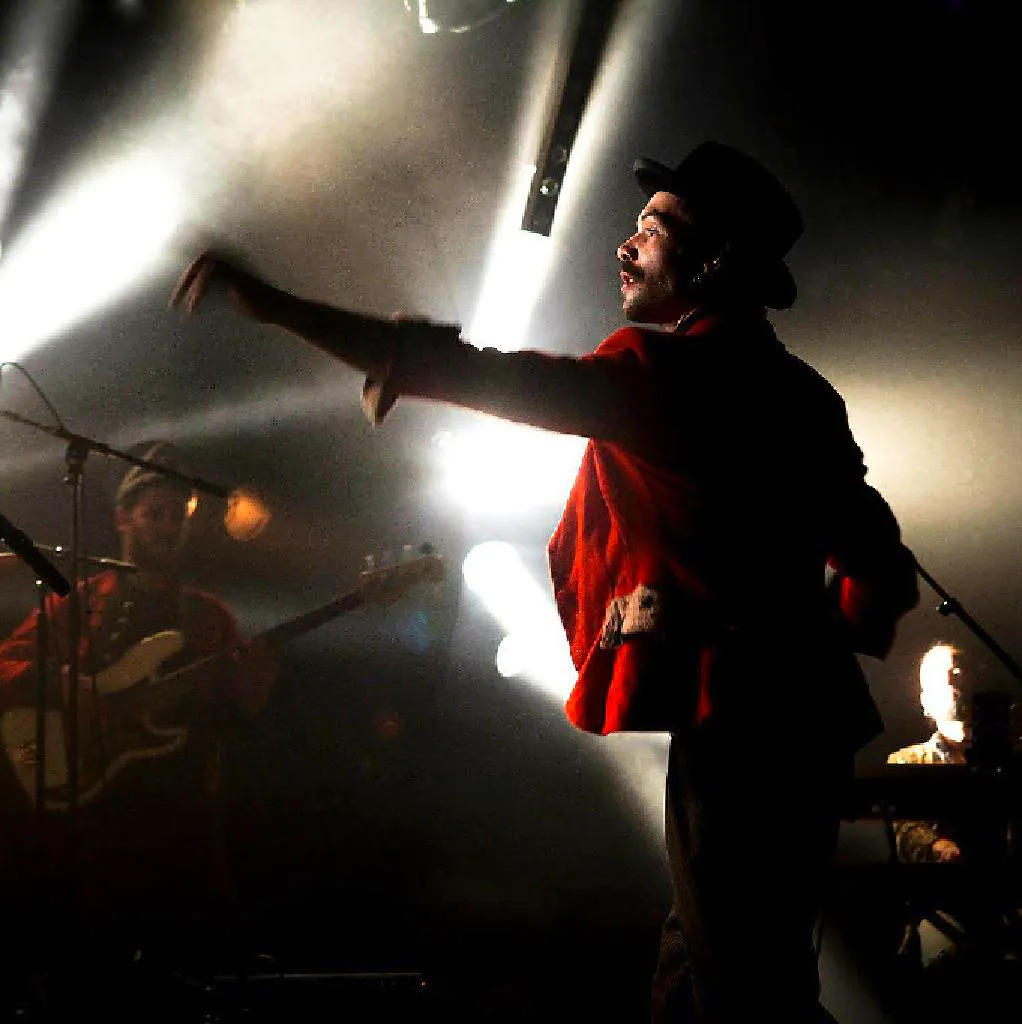 Les Fr&Atilde;&quest;res Zeugma&excl;