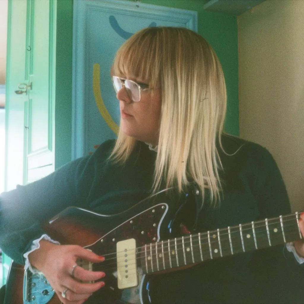 Holly Jenkinson&period;