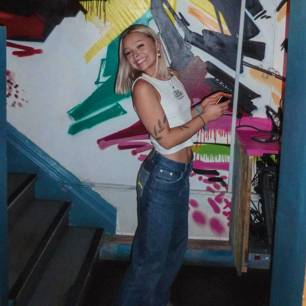 Nell &lpar;Gyals In Notts&rpar;