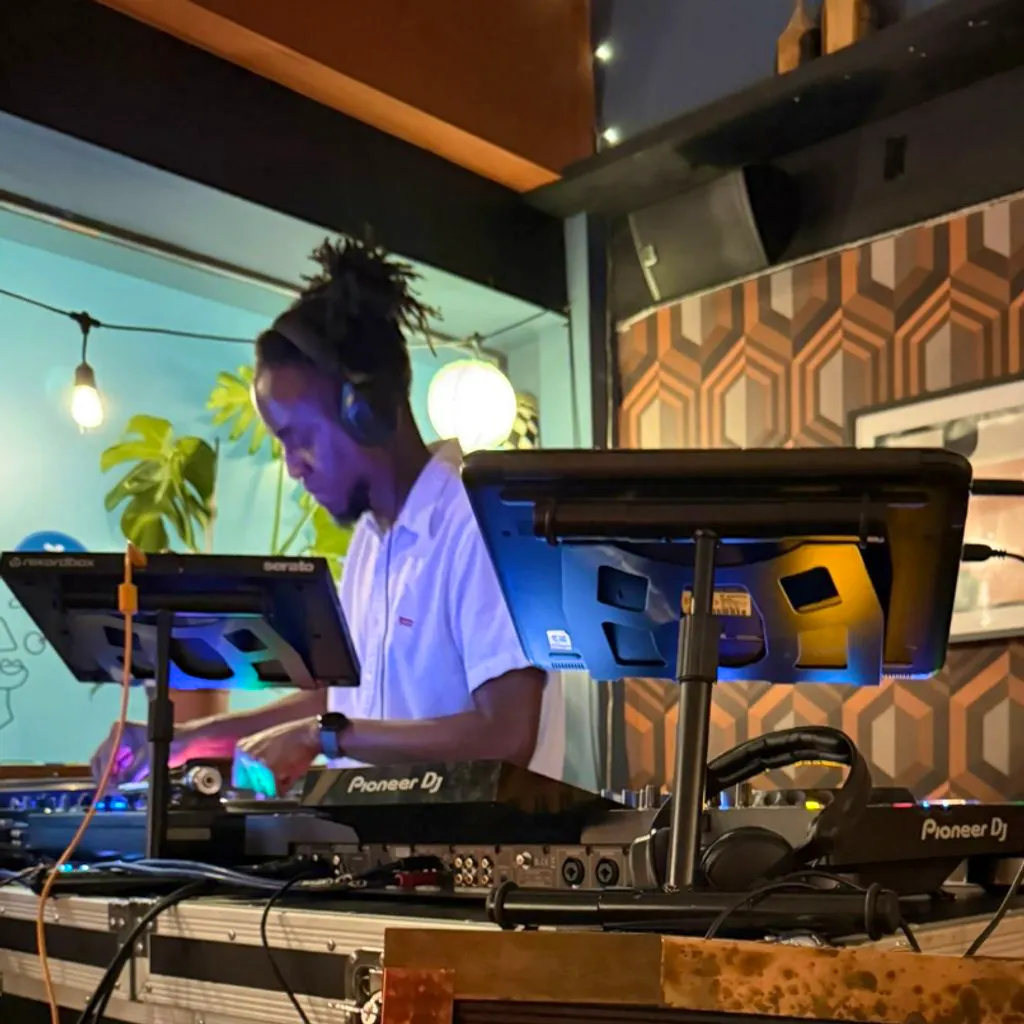 Easmon &lpar;cut correct&rpar;