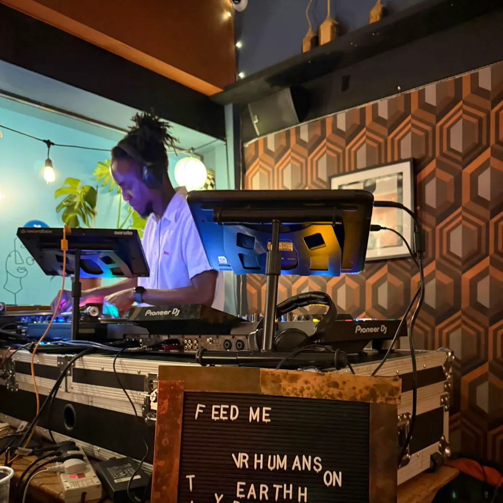 Easmon   &lpar;aka Cut Correct&rpar;