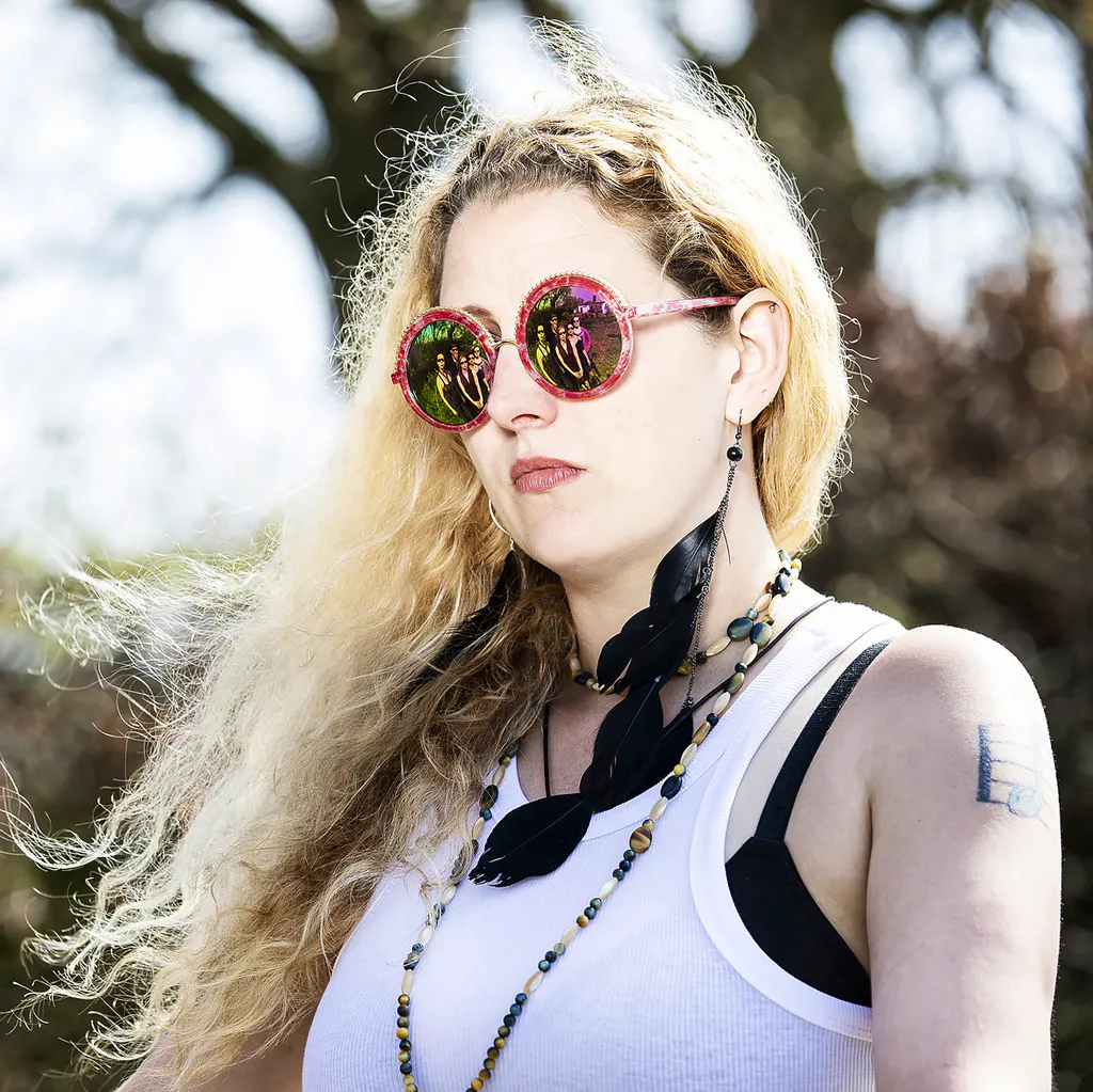 Erin Bennett &lpar;EBB&rpar;