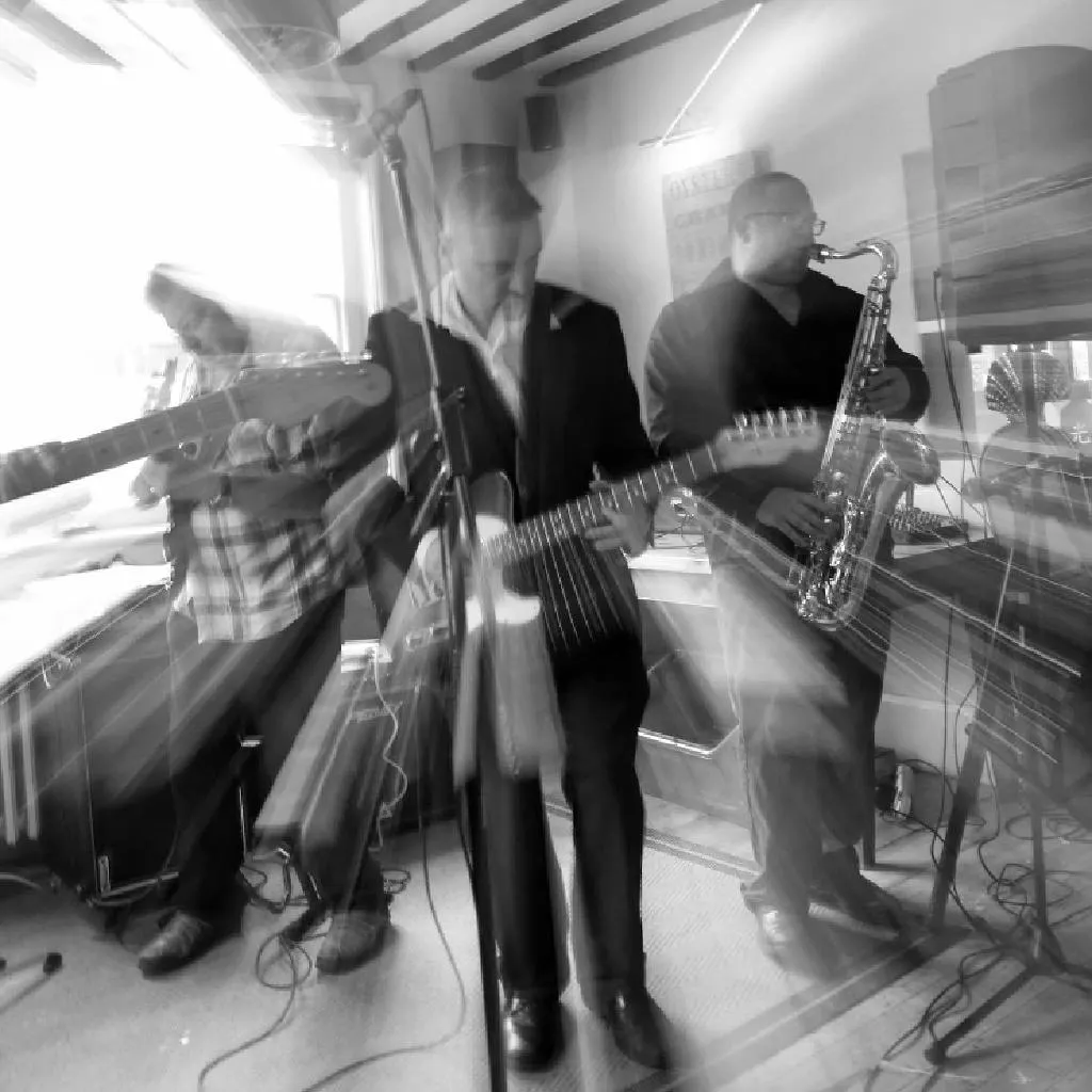 Howlin' Taildraggers