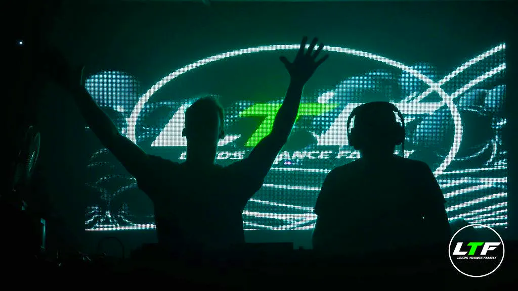 Chris Hallas b2b James Croft