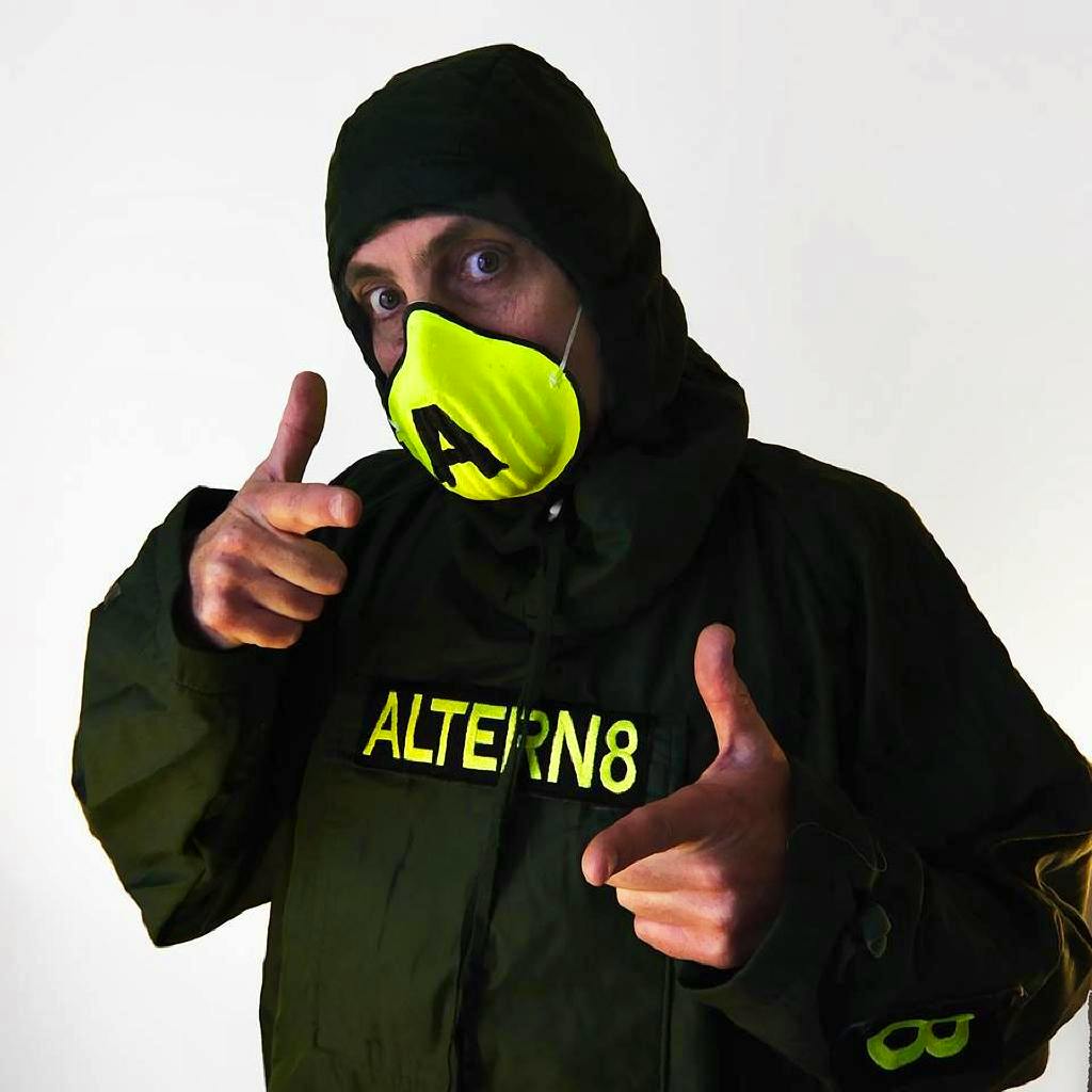 Altern 8