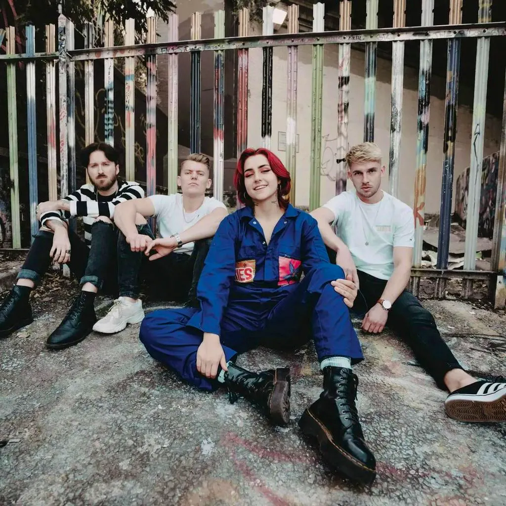 Gl&bigtriangleup;ss Bridges