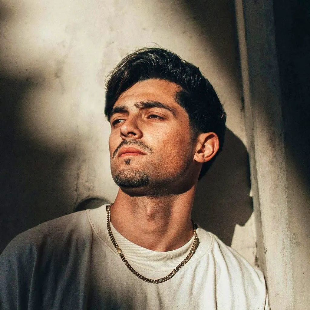 Joey London &lpar;UK&rpar;