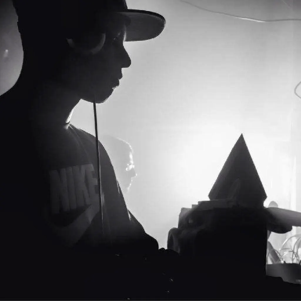 Chris Bungoni&period;