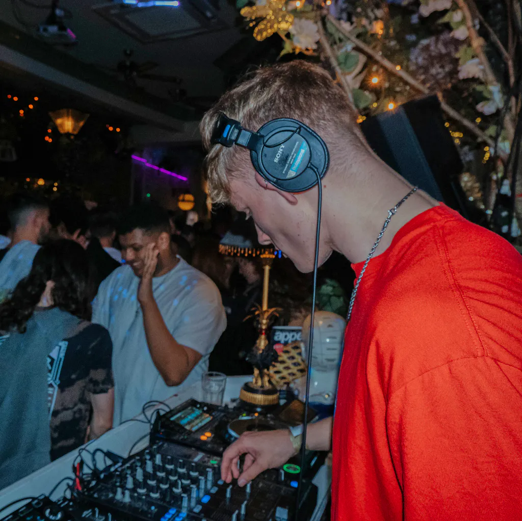 HARDAKER &lpar;DJ&rpar;