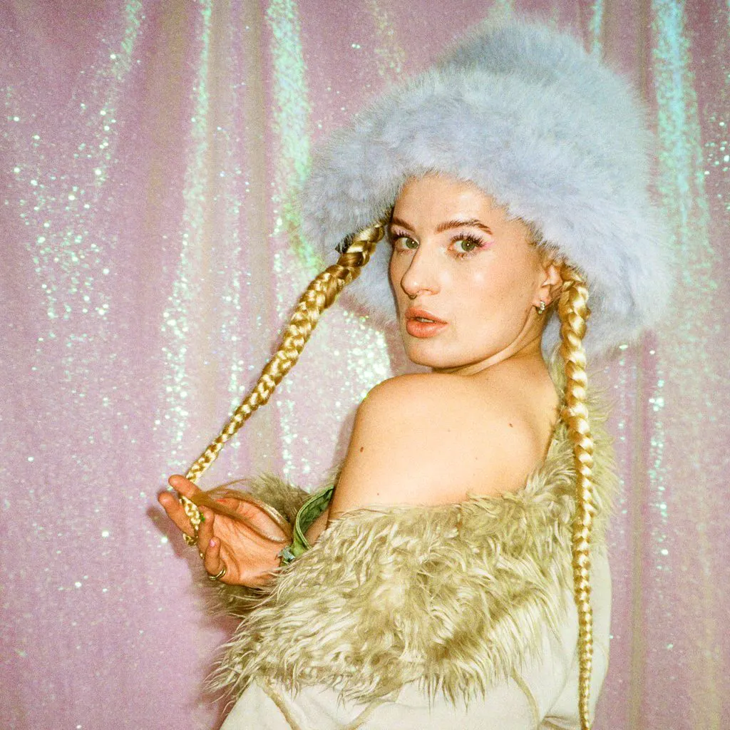 Daisy Valentine&period;