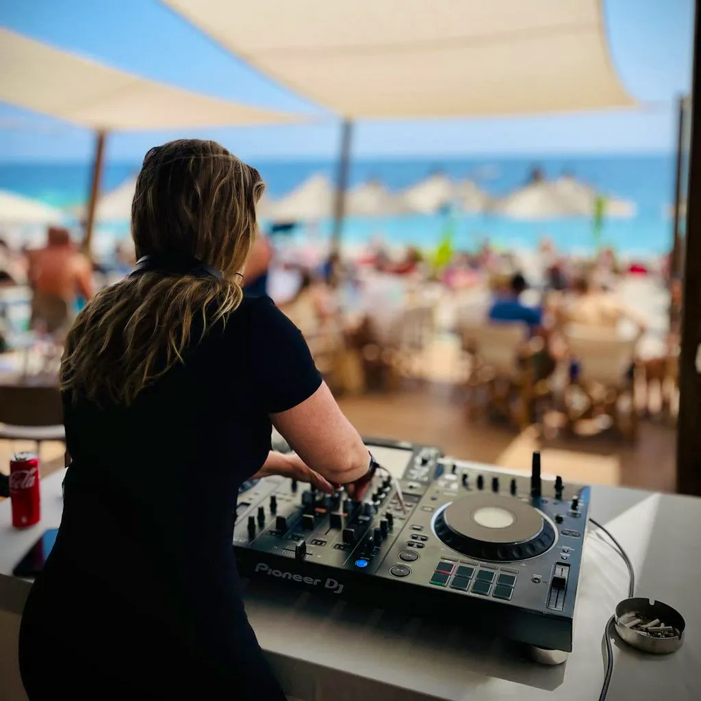 &Eacute;riu &lpar;DJ&rpar;